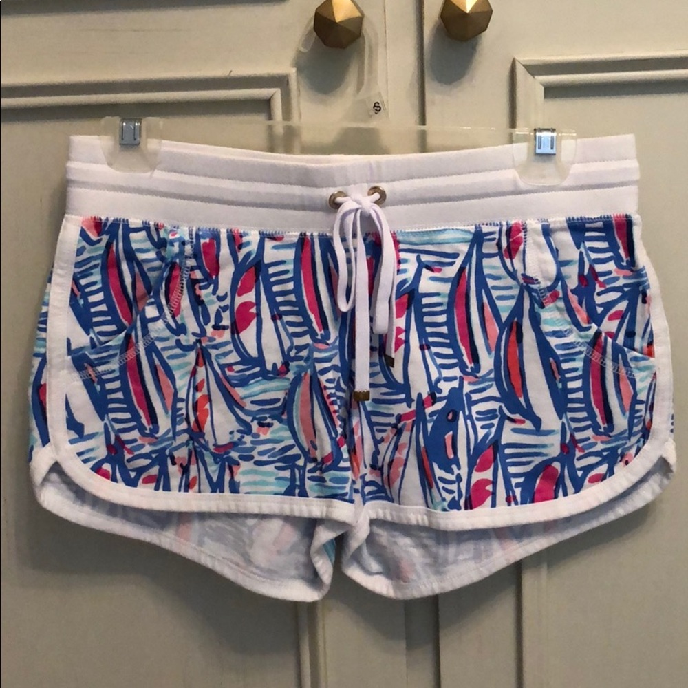 Adorable Lilly Pulitzer sailboat shorts